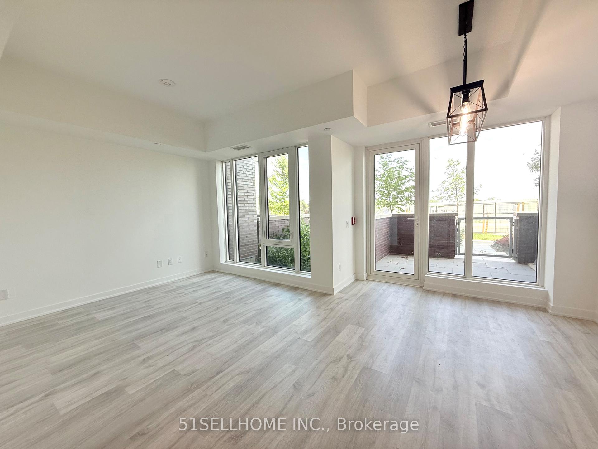 4 Bedrooms Condo at 220 Missinnihe, Mississauga For sale