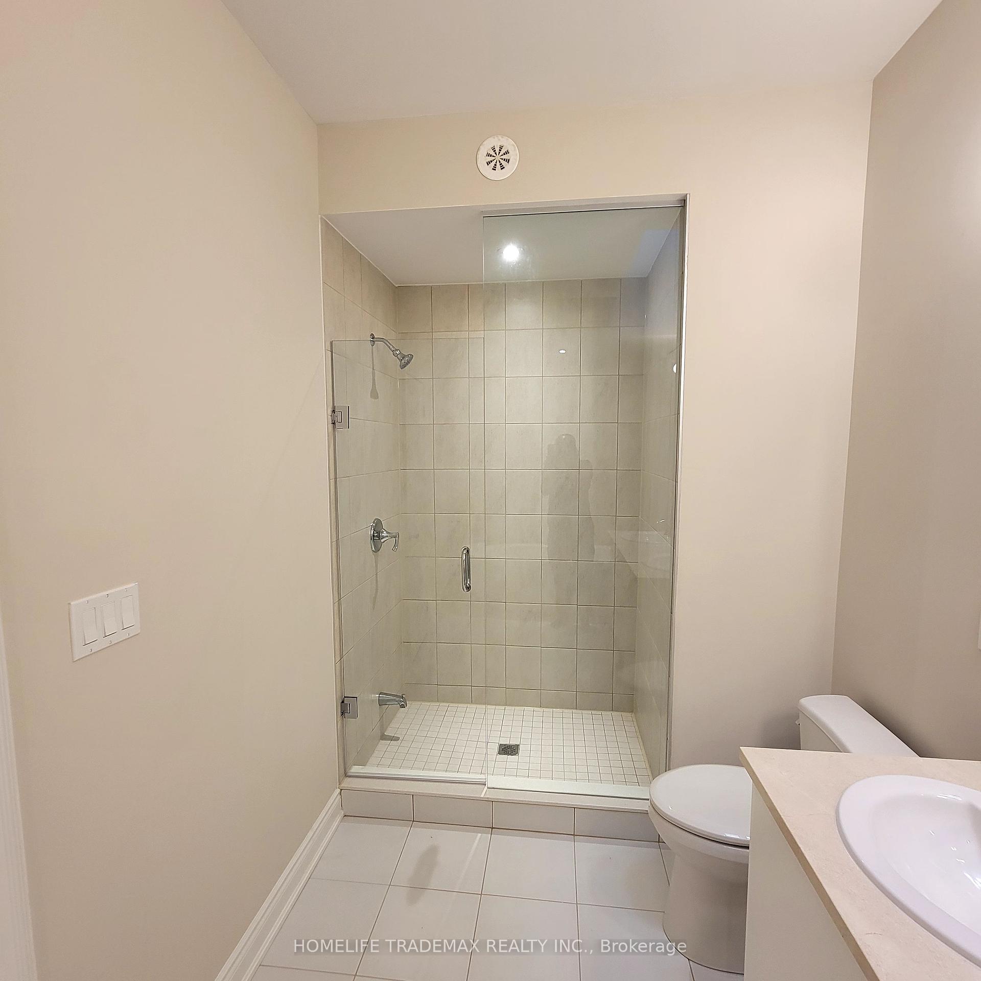 3 Bedrooms Condo at 15 Lunar, Mississauga For sale