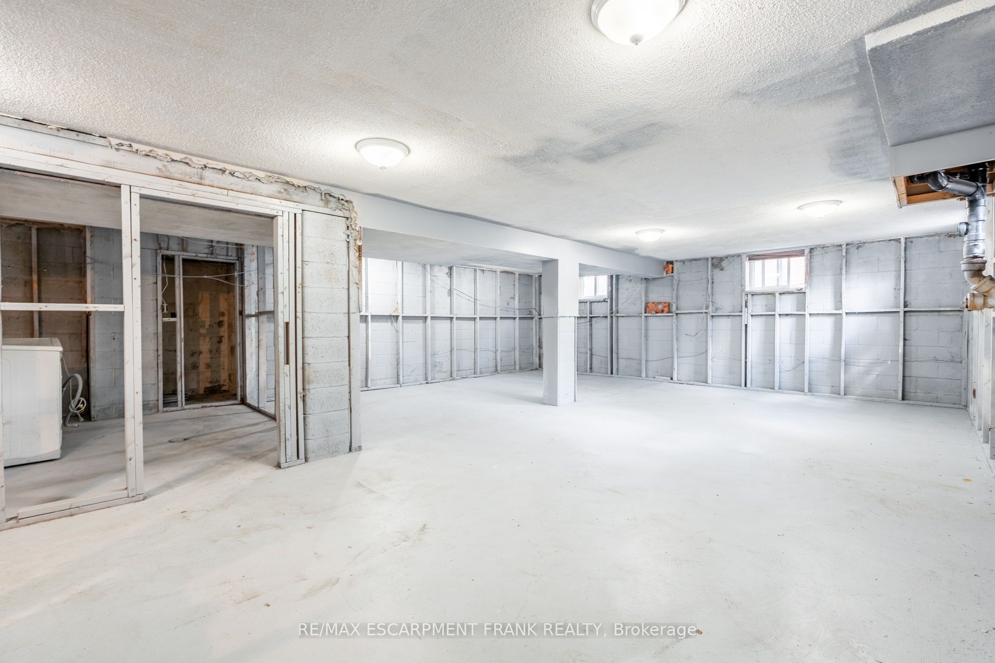 699 RYMAL Road W, Hamilton Gurnett