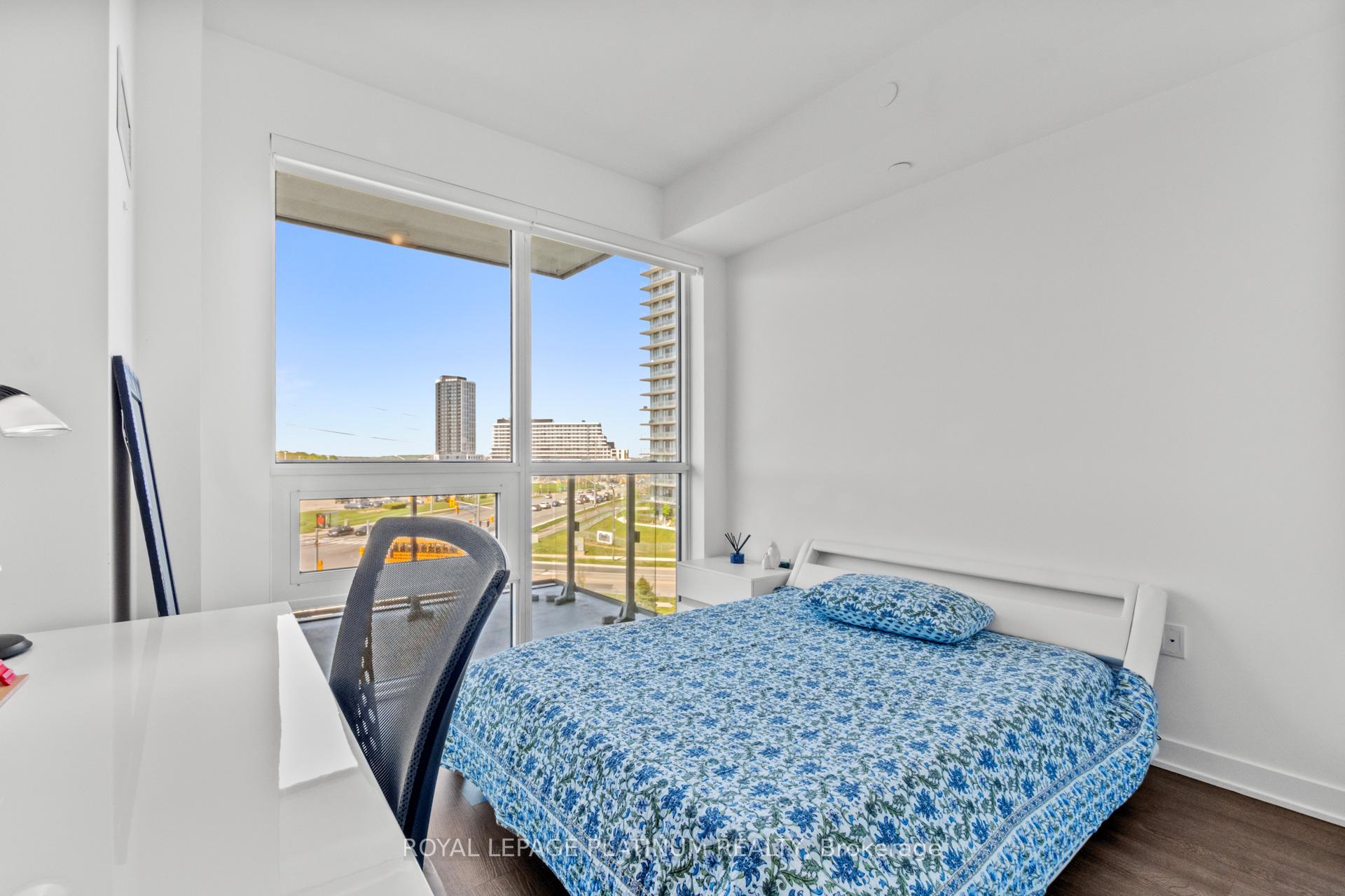 3 Bedrooms Condo at 4699 Glen Erin, Mississauga For sale