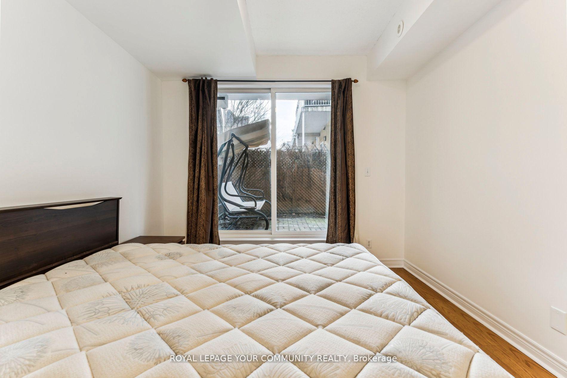3 Bedrooms Condo at 207 Wellesley,  Toronto For sale