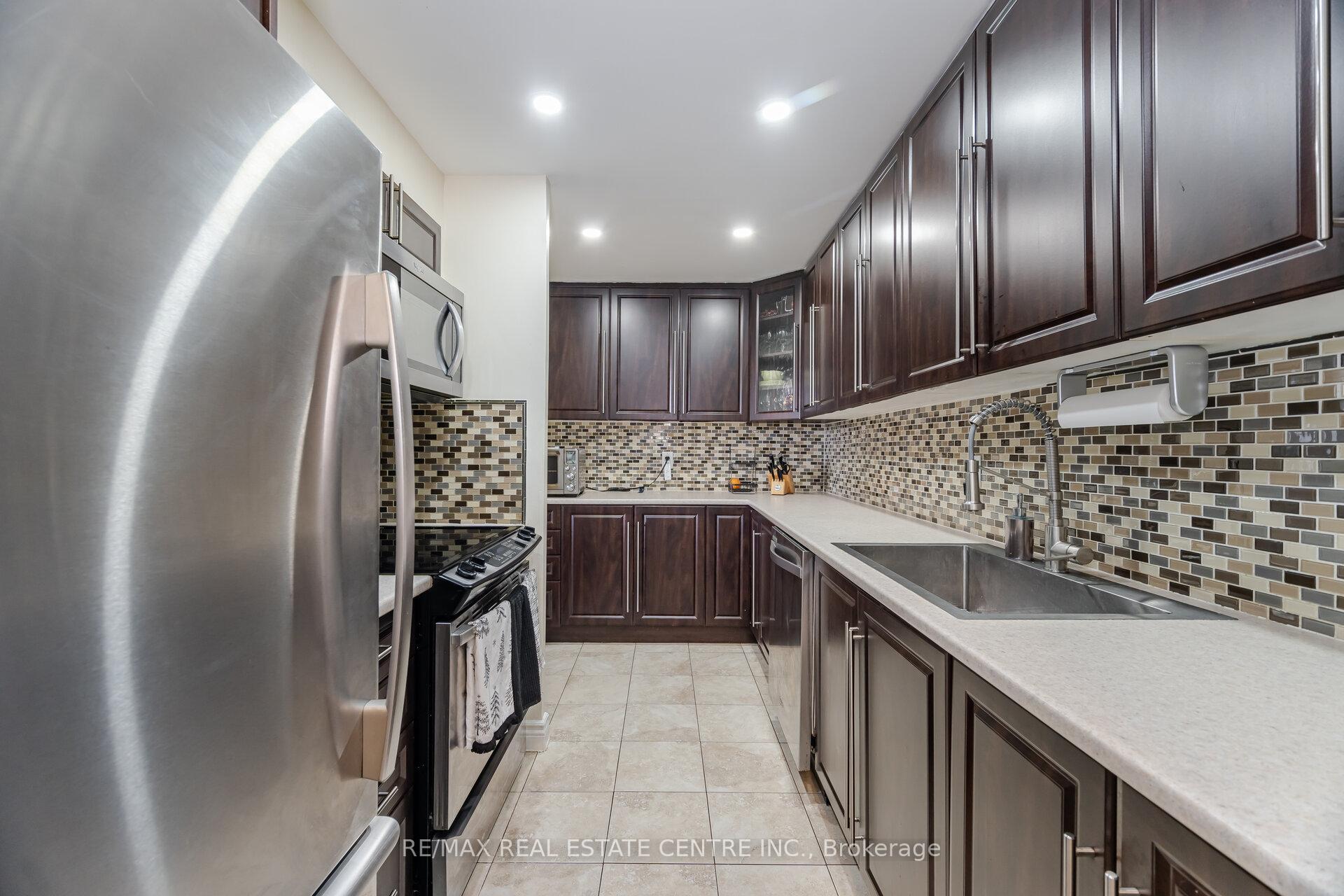 2 Bedrooms Condo at 2825 Islington, Toronto For sale