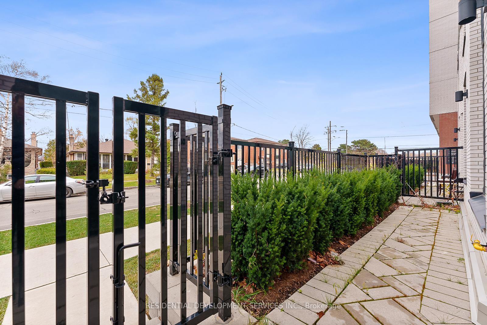 3 Bedrooms Condo at 15 Maryport Ave,  Toronto For sale