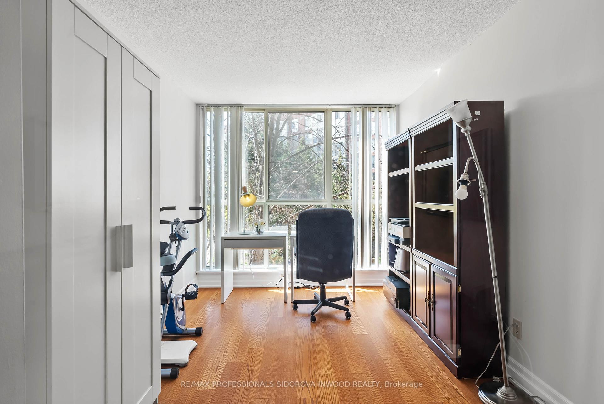 3 Bedrooms Condo at 20 Southport, Toronto For sale