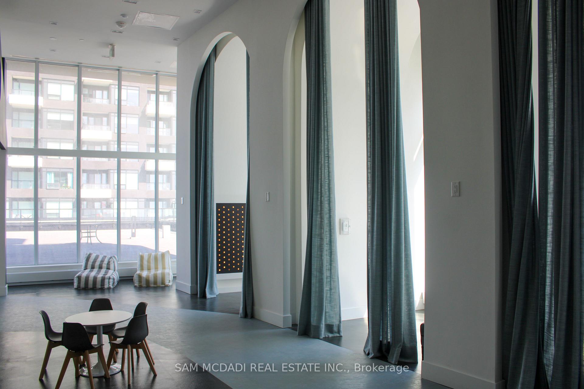 2 Bedrooms Condo at 2489 Taunton, Oakville For sale