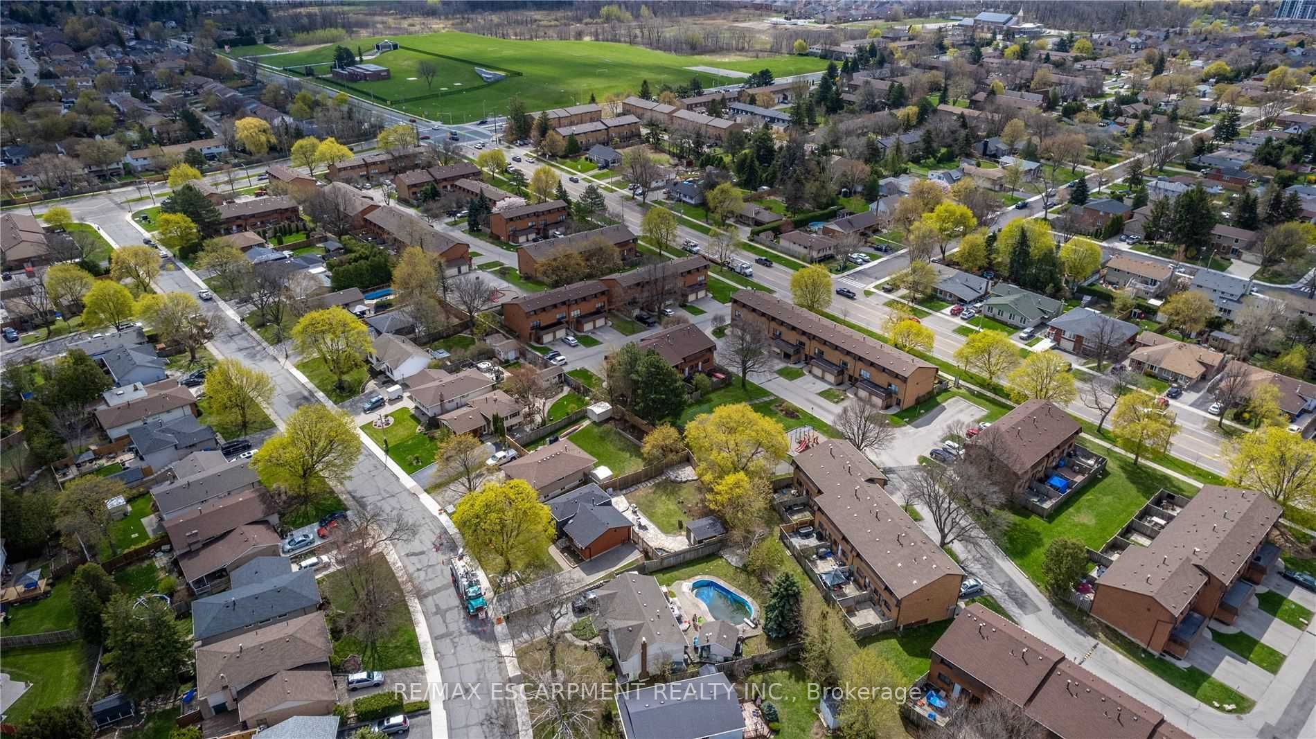 3 Bedrooms Condo at 500 Stone Church,  Hamilton For sale