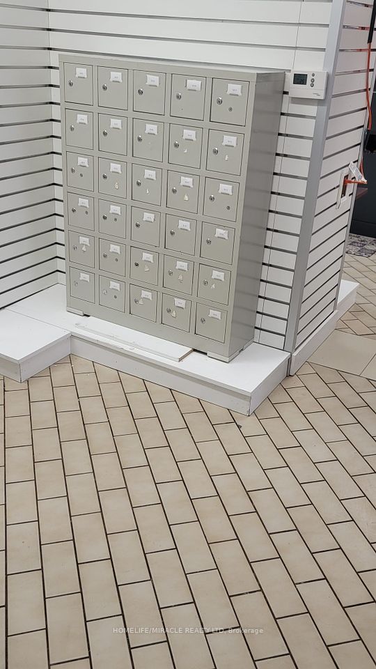https://trreb-image.ampre.ca/BofhR-1CDWsEvIgalV769JMWuqMQcOzle4TtMIT0dUk/rs:fit:960:960/wm:.5:so:0:50:.4/wmsh:10/wmt:PHNwYW4gZm9yZWdyb3VuZD0nd2hpdGUnIGZvbnQ9JzY4Jz5IT01FTElGRS9NSVJBQ0xFIFJFQUxUWSBMVEQsIEJyb2tlcmFnZTwvc3Bhbj4/cb:20250211015102/L3RycmViL2xpc3RpbmdzLzQwLzU1LzczLzk0L3AvMWNlOTlhNTYtNTQ4NS00OGUzLTk5ZmMtNzY1NTE0ZGNlNmU4LmpwZw.jpg