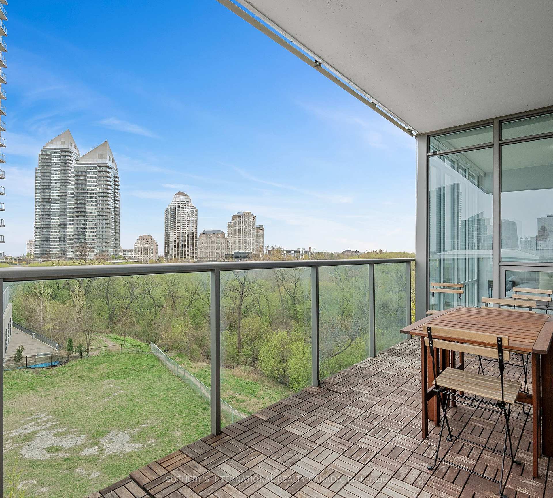3 Bedrooms Condo at 88 Park Lawn, Toronto For sale