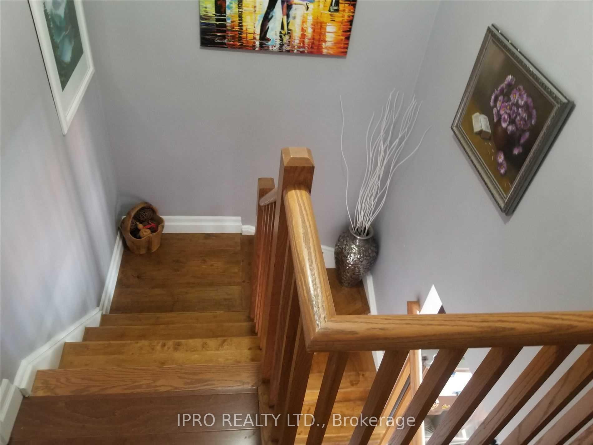 3 Bedrooms Condo at 1040 The Queensway,  Toronto For sale
