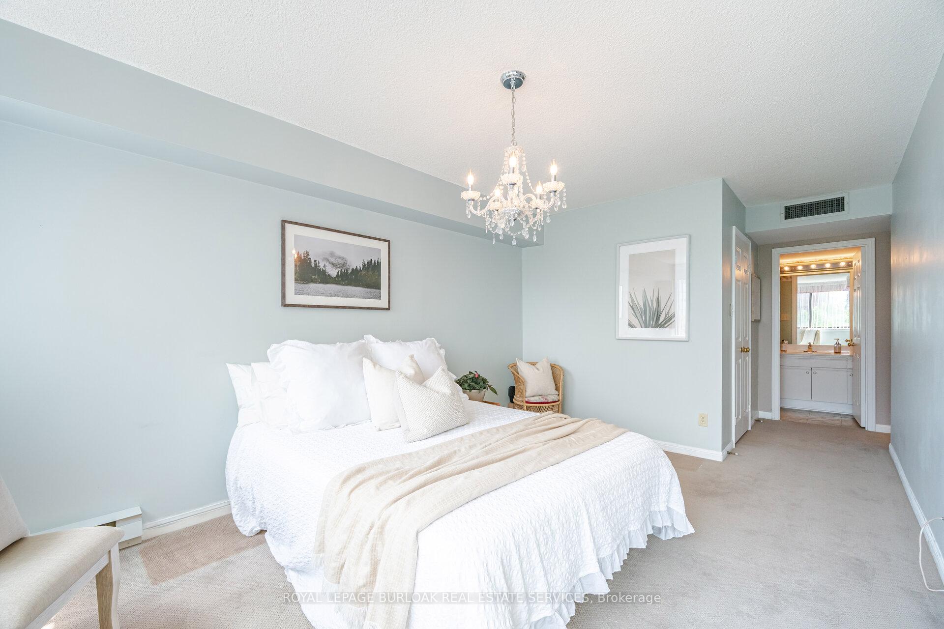 2 Bedrooms Condo at 1230 Marlborough, Oakville For sale