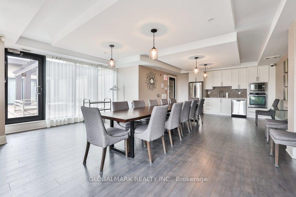 2 Bedrooms Condo at 128 Garden, Oakville For sale