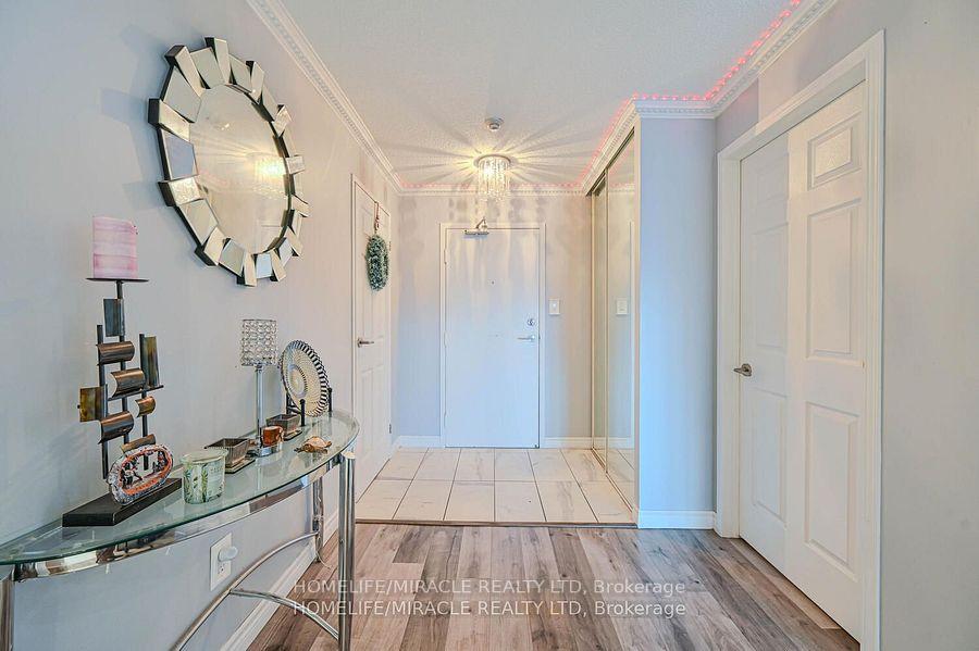3 Bedrooms Condo at 5 Rowntree, Toronto For sale