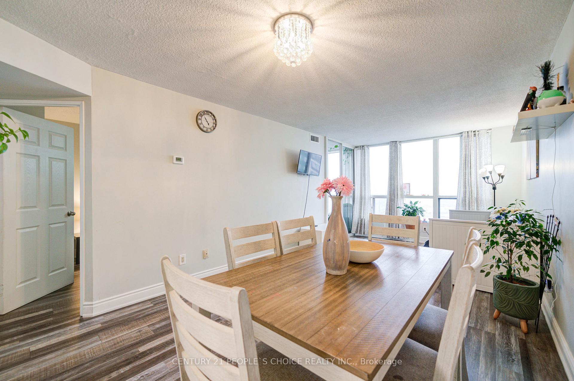 3 Bedrooms Condo at 4460 Tucana, Mississauga For sale