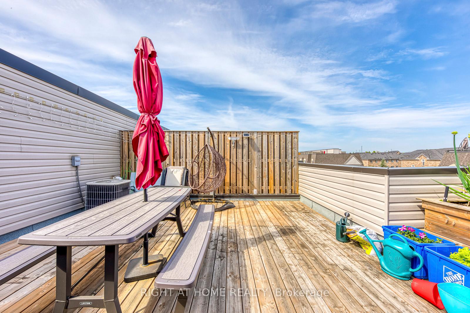2 Bedrooms Condo at 605 Shoreline, Mississauga For sale