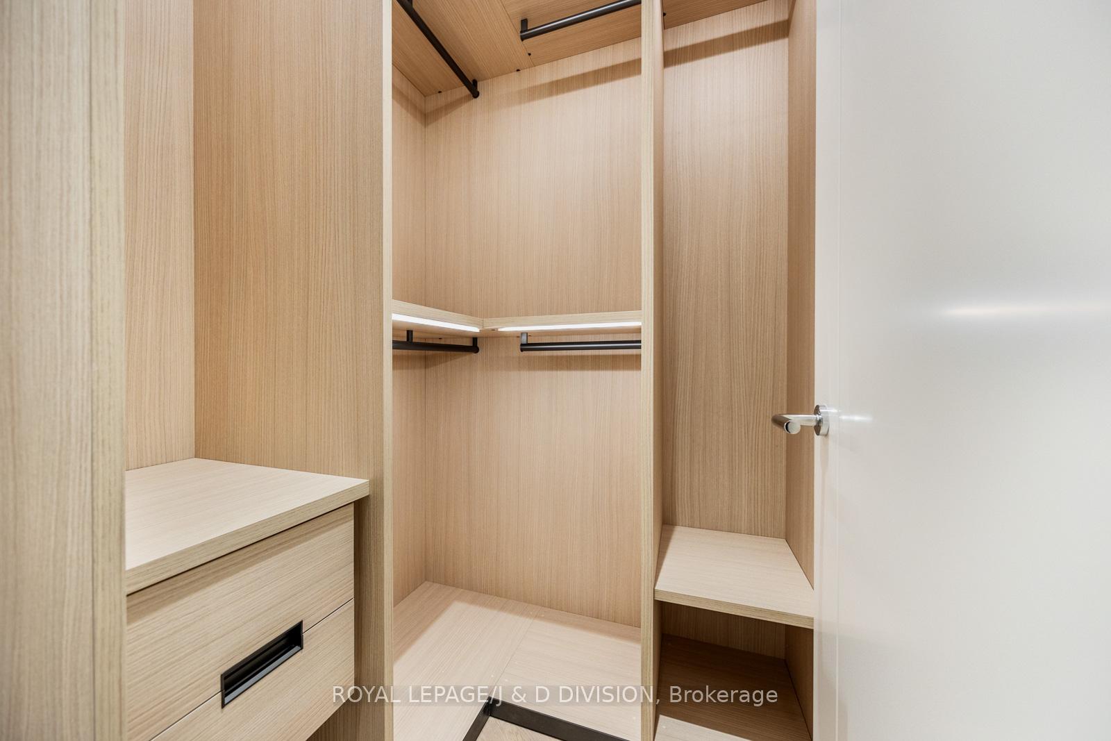 2 Bedrooms Condo at 7 Dale,  Toronto For sale