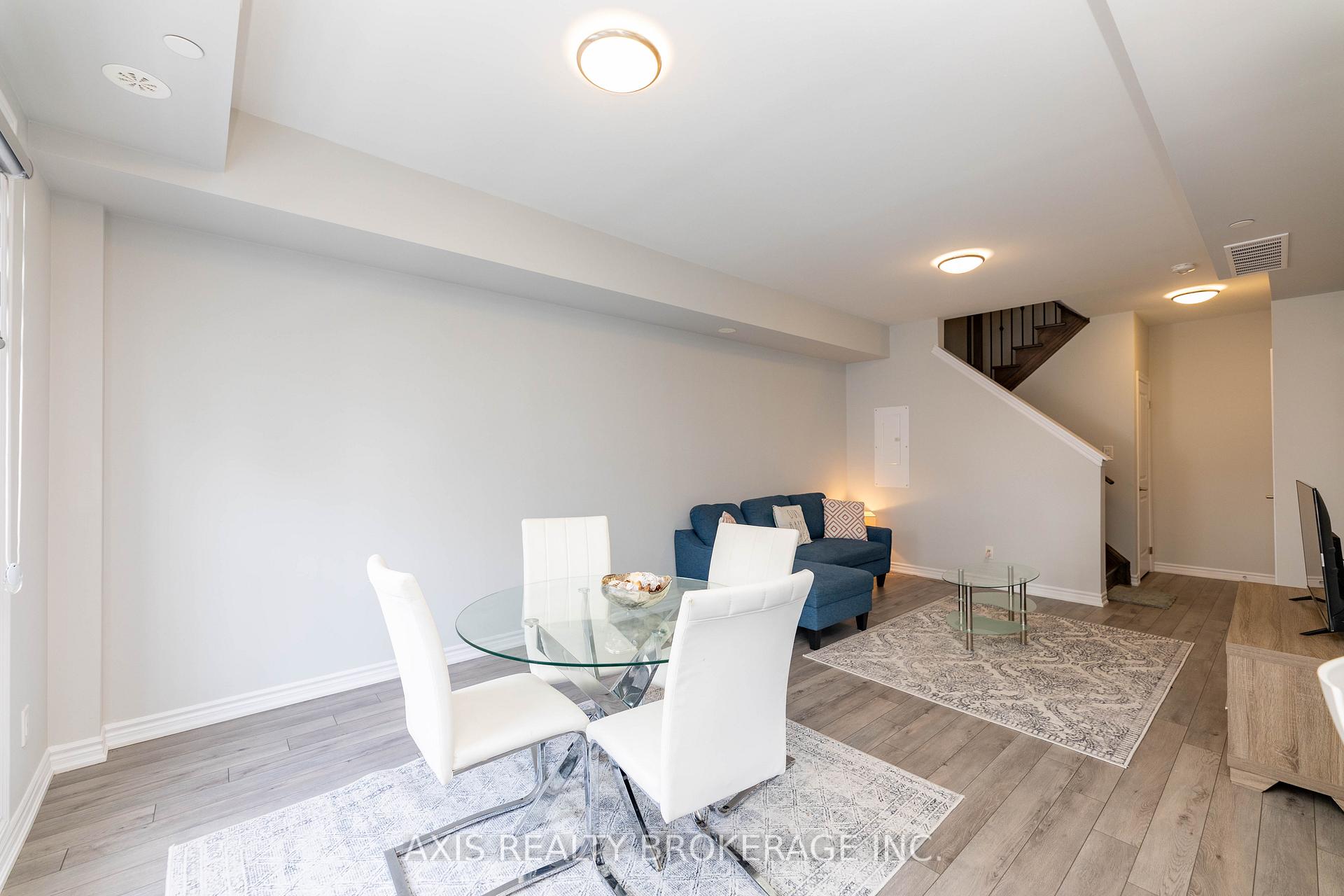 2 Bedrooms Condo at 349 Wheat Boom, Oakville For sale