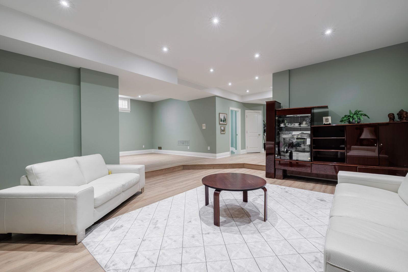 40 Munro Boulevard