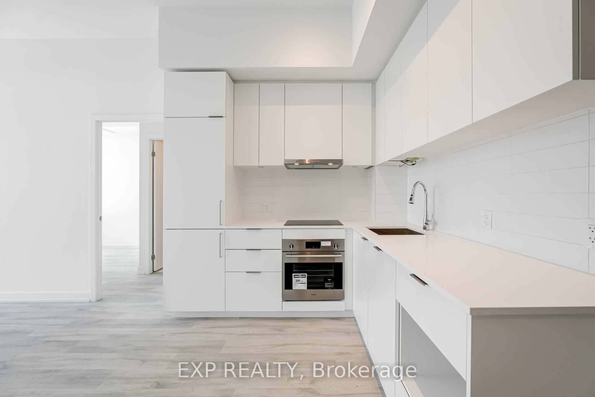 3 Bedrooms Condo at 8 Olympic Gdn S, Toronto For sale