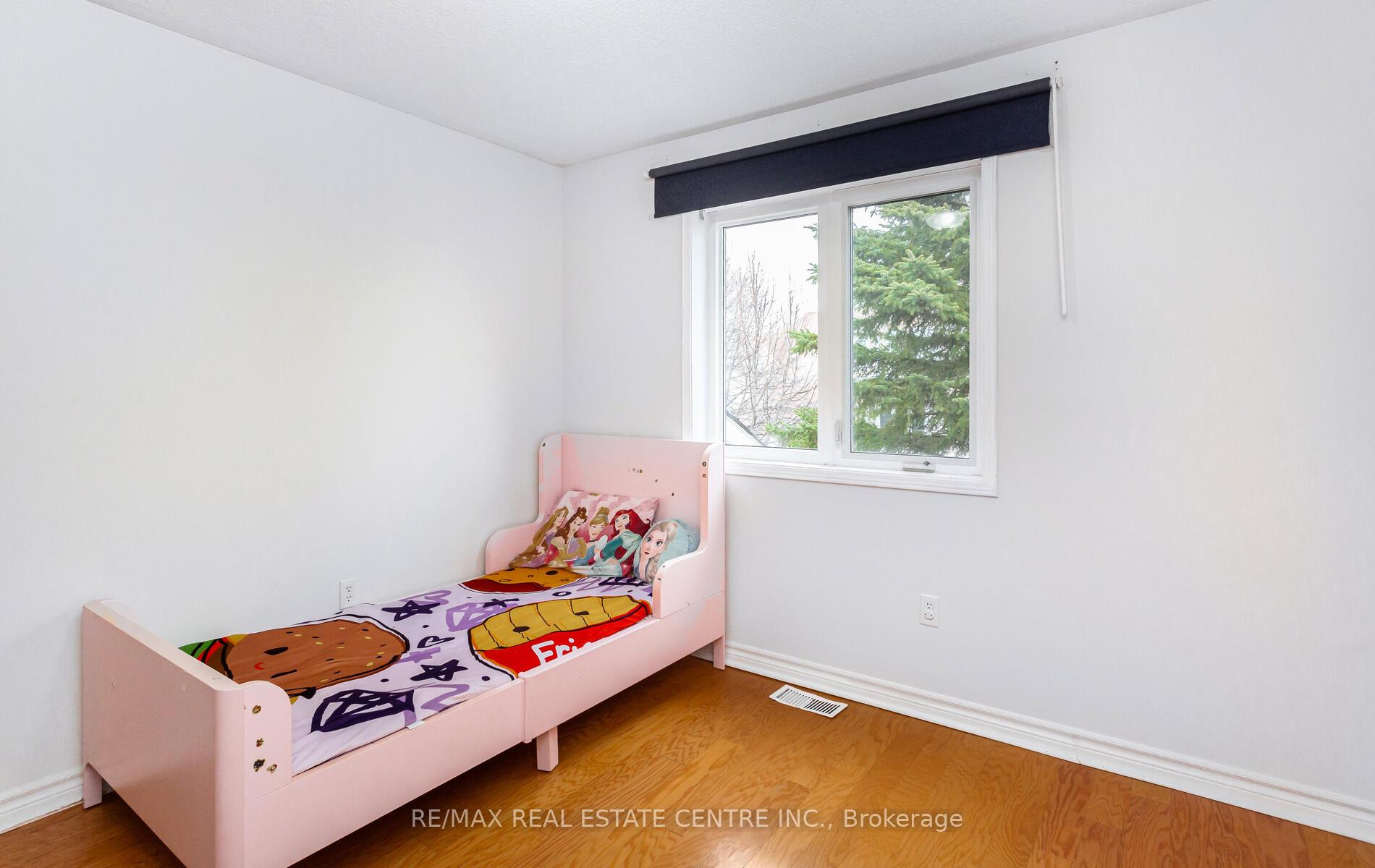 3 Bedrooms Condo at 45 Bristol,  Mississauga For sale