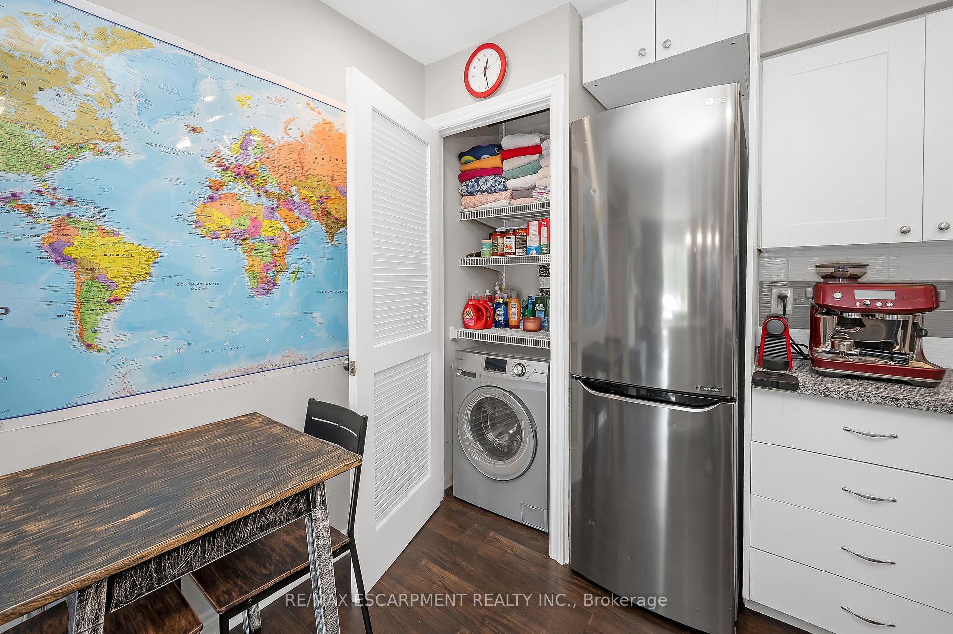 2 Bedrooms Condo at 28 Victoria, Hamilton For sale