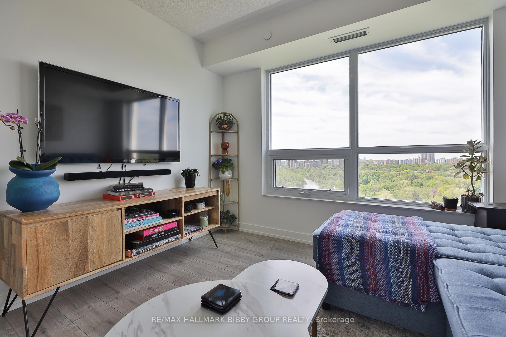 3 Bedrooms Condo at 10 Wilby, Toronto For sale