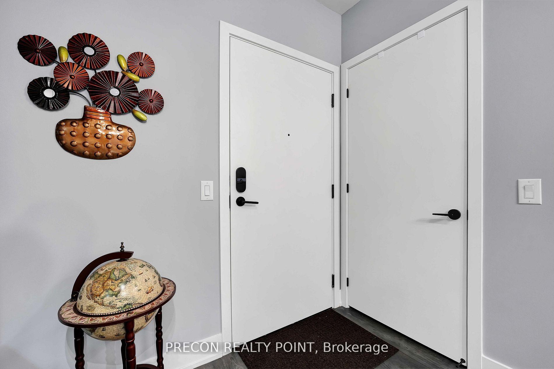 2 Bedrooms Condo at 2450 Old Bronte, Oakville For sale
