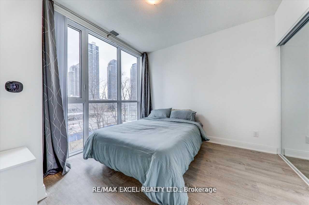 2 Bedrooms Condo at 70 Annie Craig, Toronto For sale