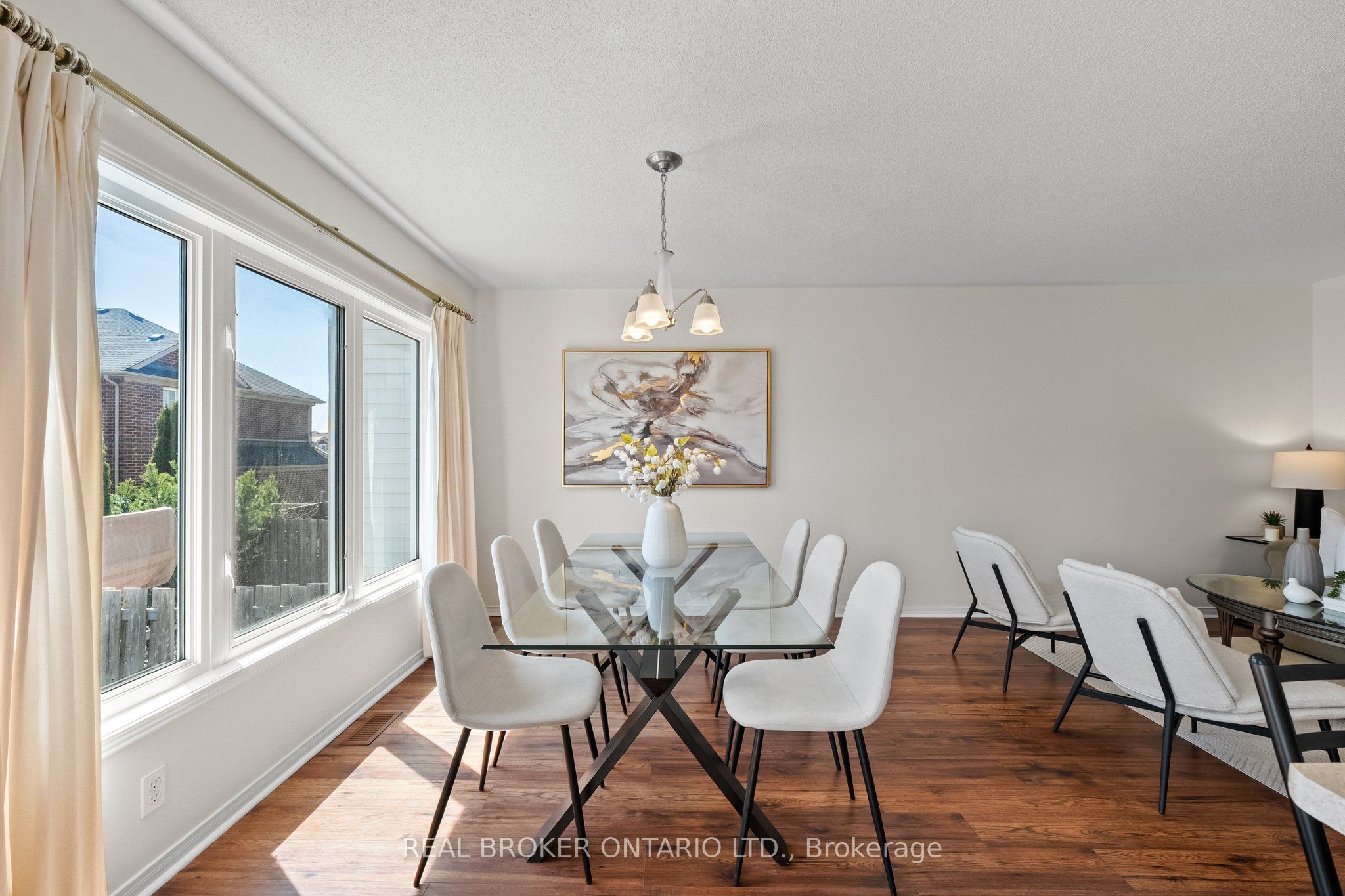 9 Bilbrough Street, Aurora, ON L4G 7W3