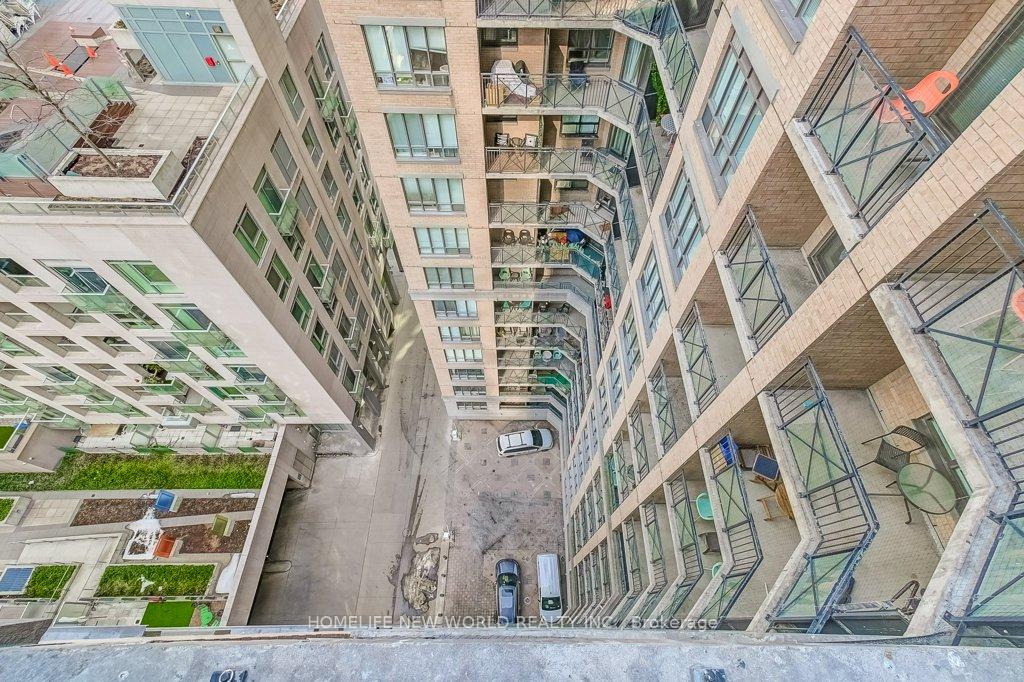 1 Bedroom Condo at 140 Simcoe,  Toronto For sale