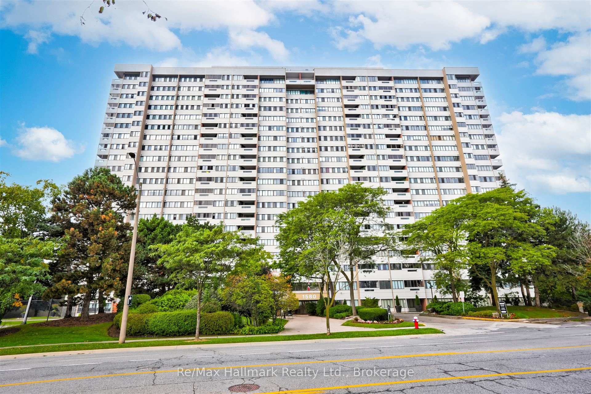 2 Bedrooms Condo at 1580 Mississauga Valley,  Mississauga For sale