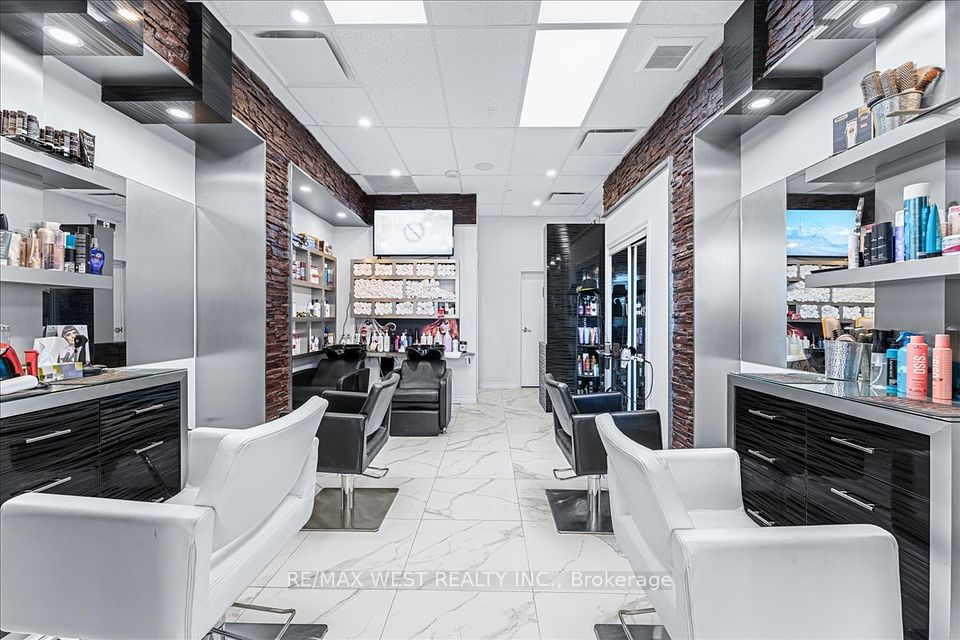 9610 Yonge