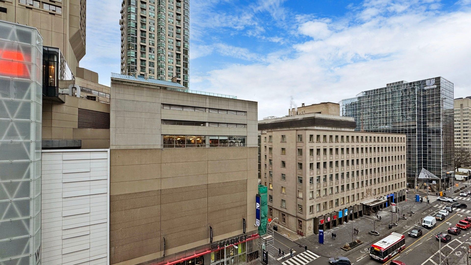 85 Bloor Street E 903