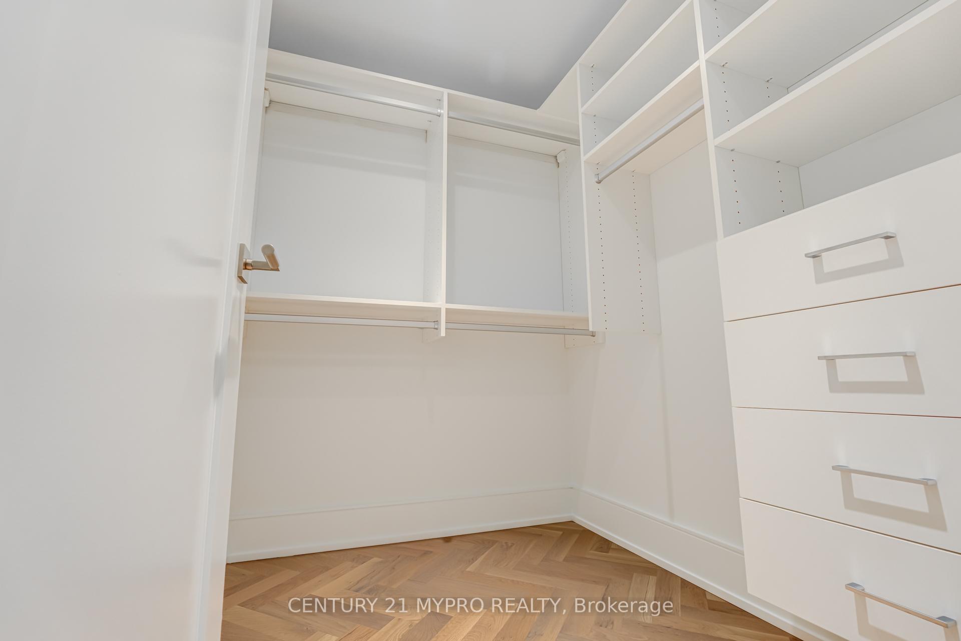 3 Bedrooms Condo at 455 Wellington,  Toronto For sale