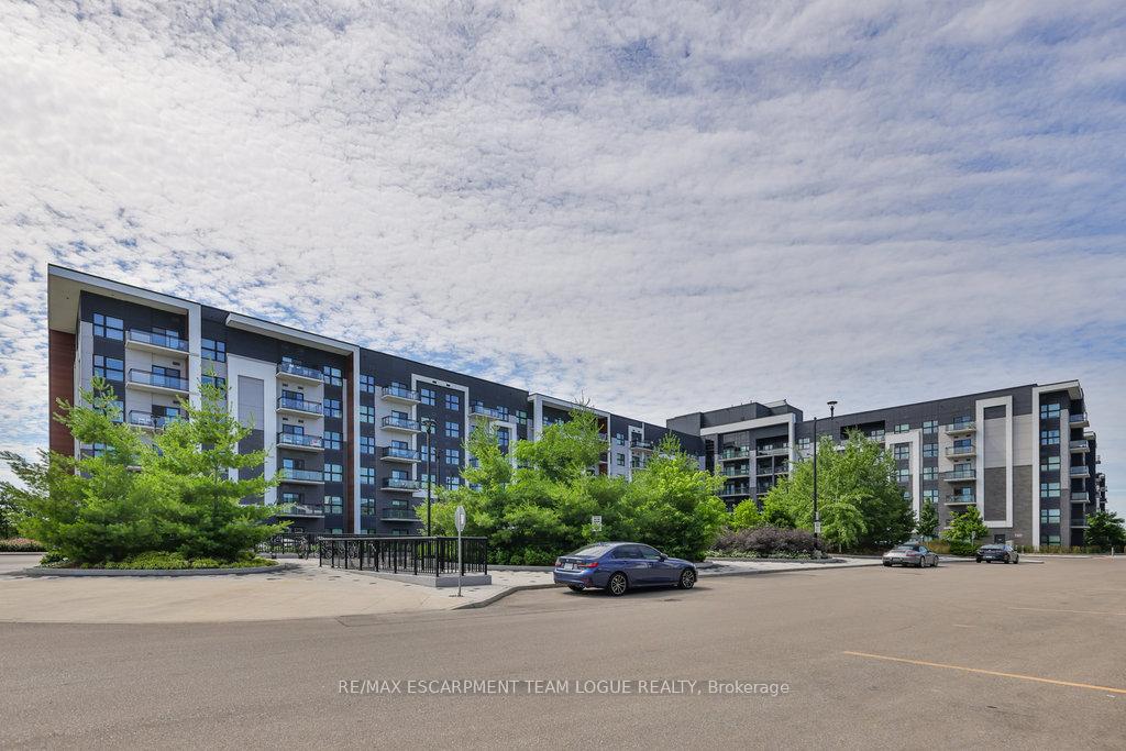 3 Bedrooms Condo at 128 GROVEWOOD COMMON, Oakville For sale