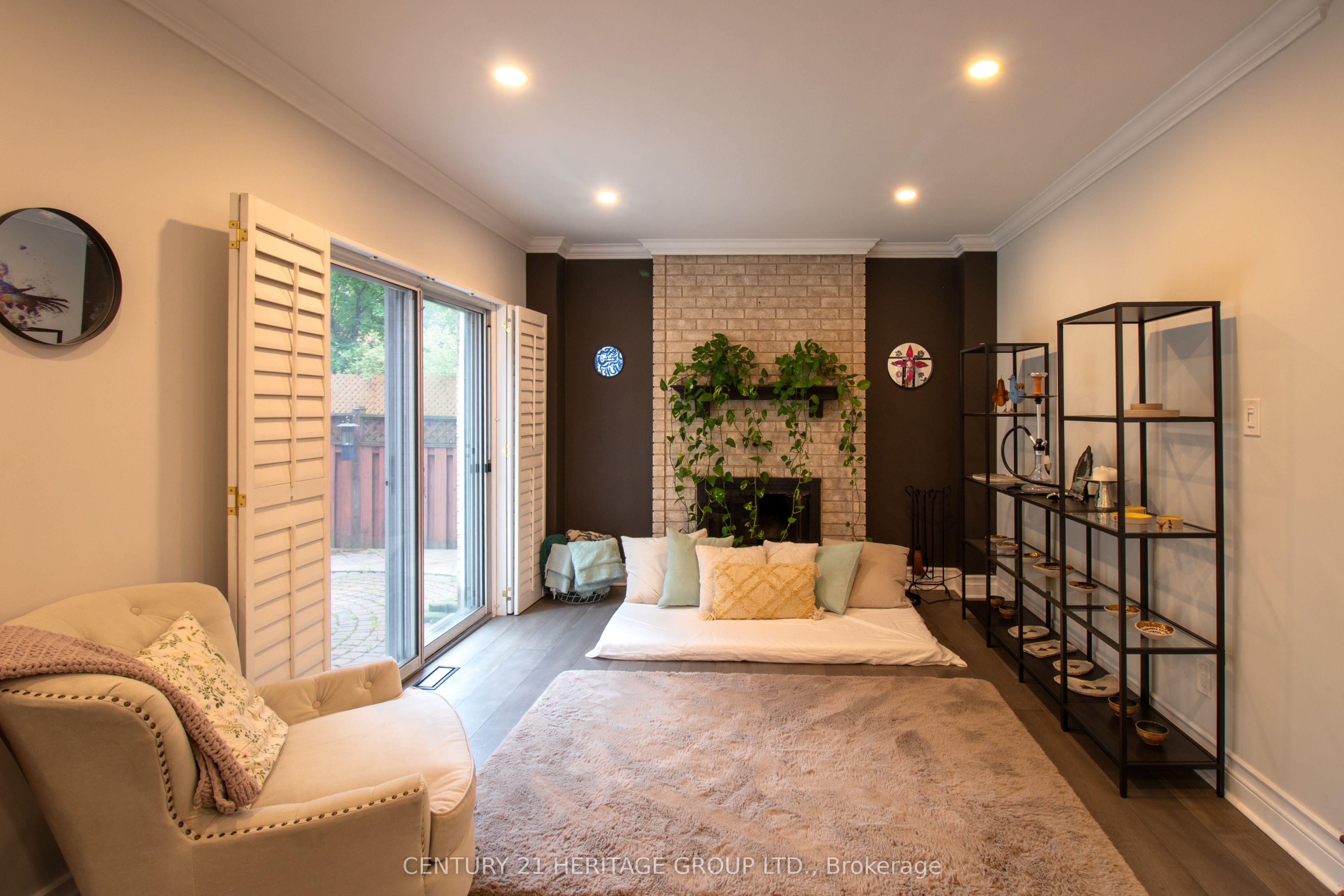 27 Charing Crescent