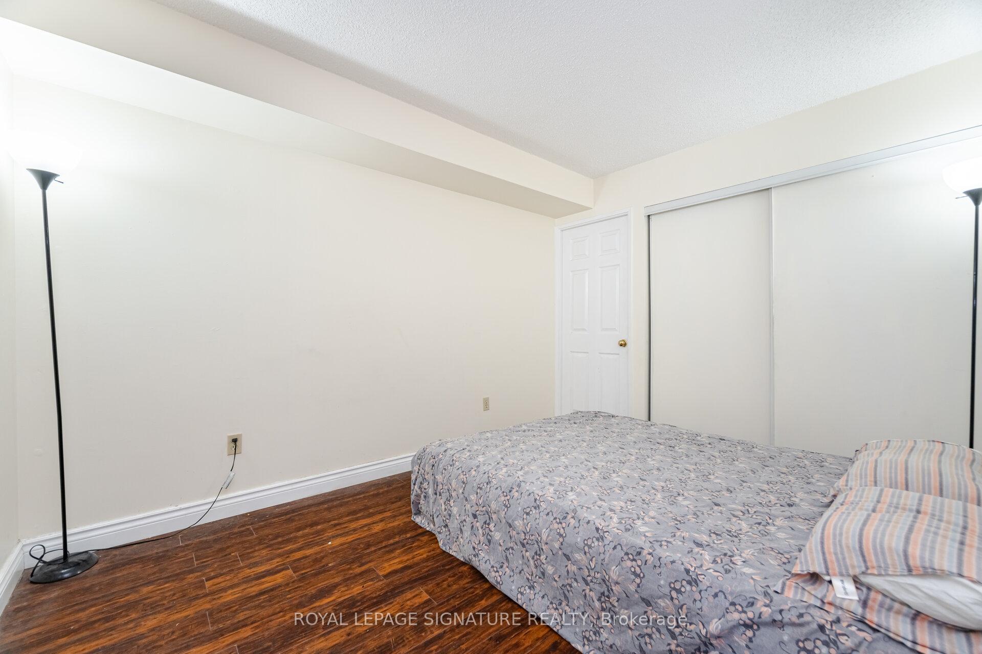3 Bedrooms Condo at 250 Webb, Mississauga For sale