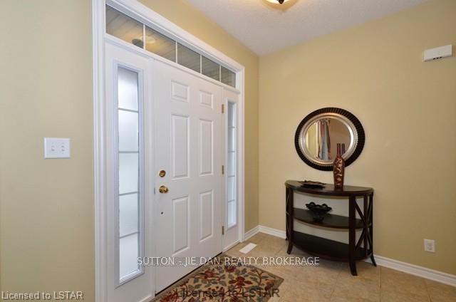 384 BERRYHILL Drive, London North, ON N5X 4L4