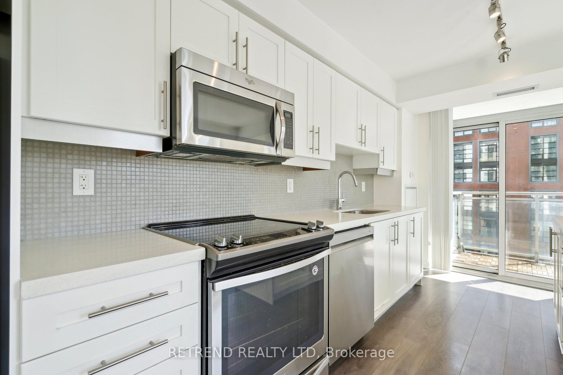 3 Bedrooms Condo at 525 Adelaide, Toronto For sale