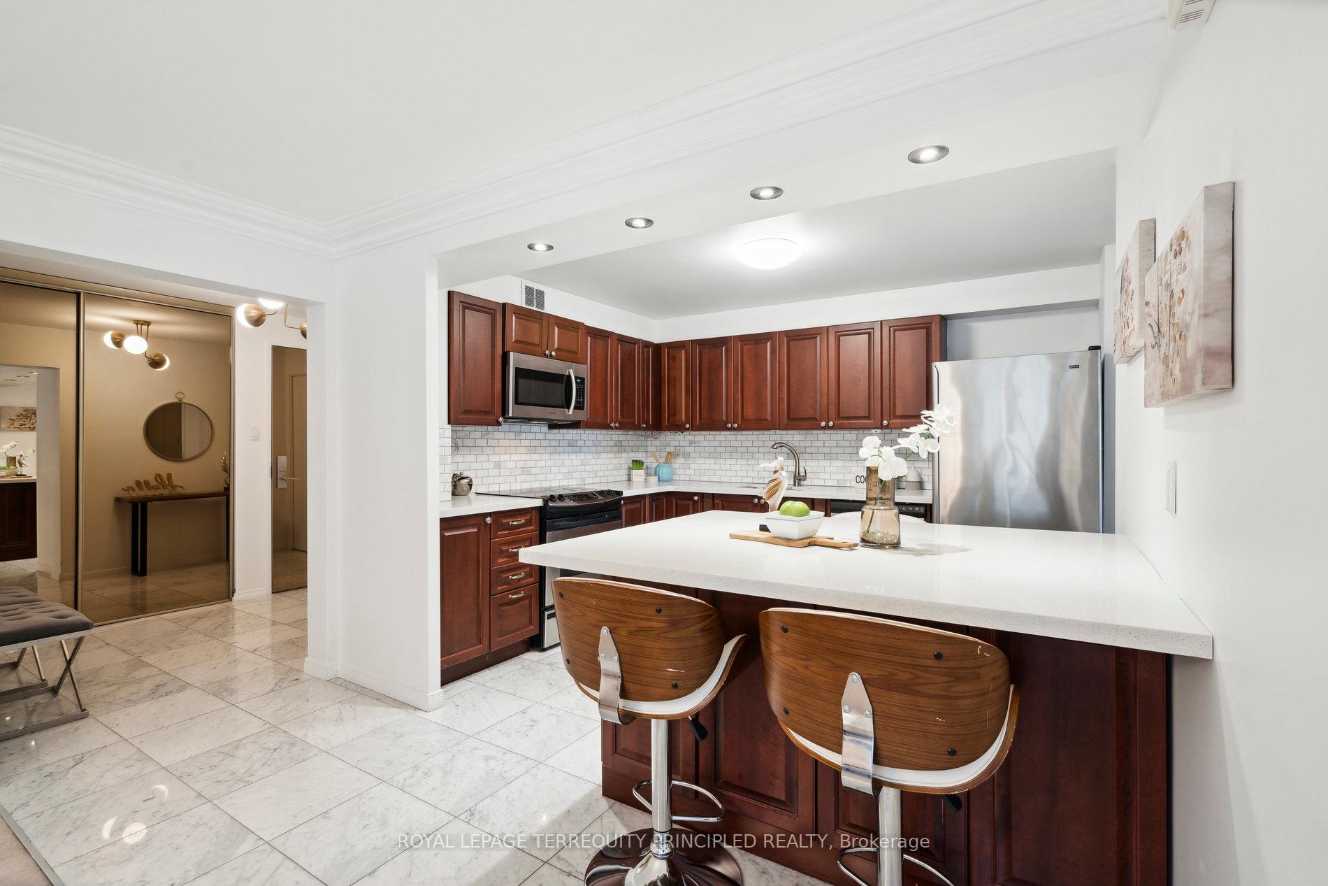 3 Bedrooms Condo at 1400 Dixie, Mississauga For sale