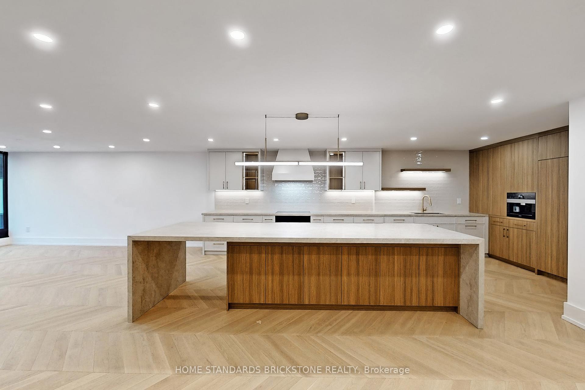 2 Bedrooms Condo at 110 Bloor, Toronto For sale
