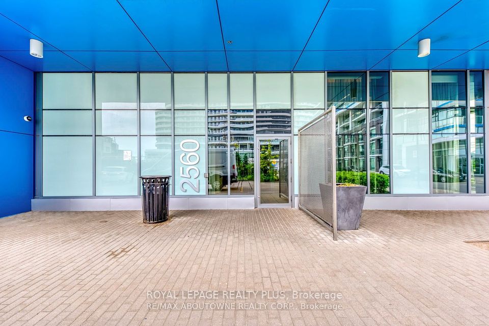 2560 Eglinton Avenue