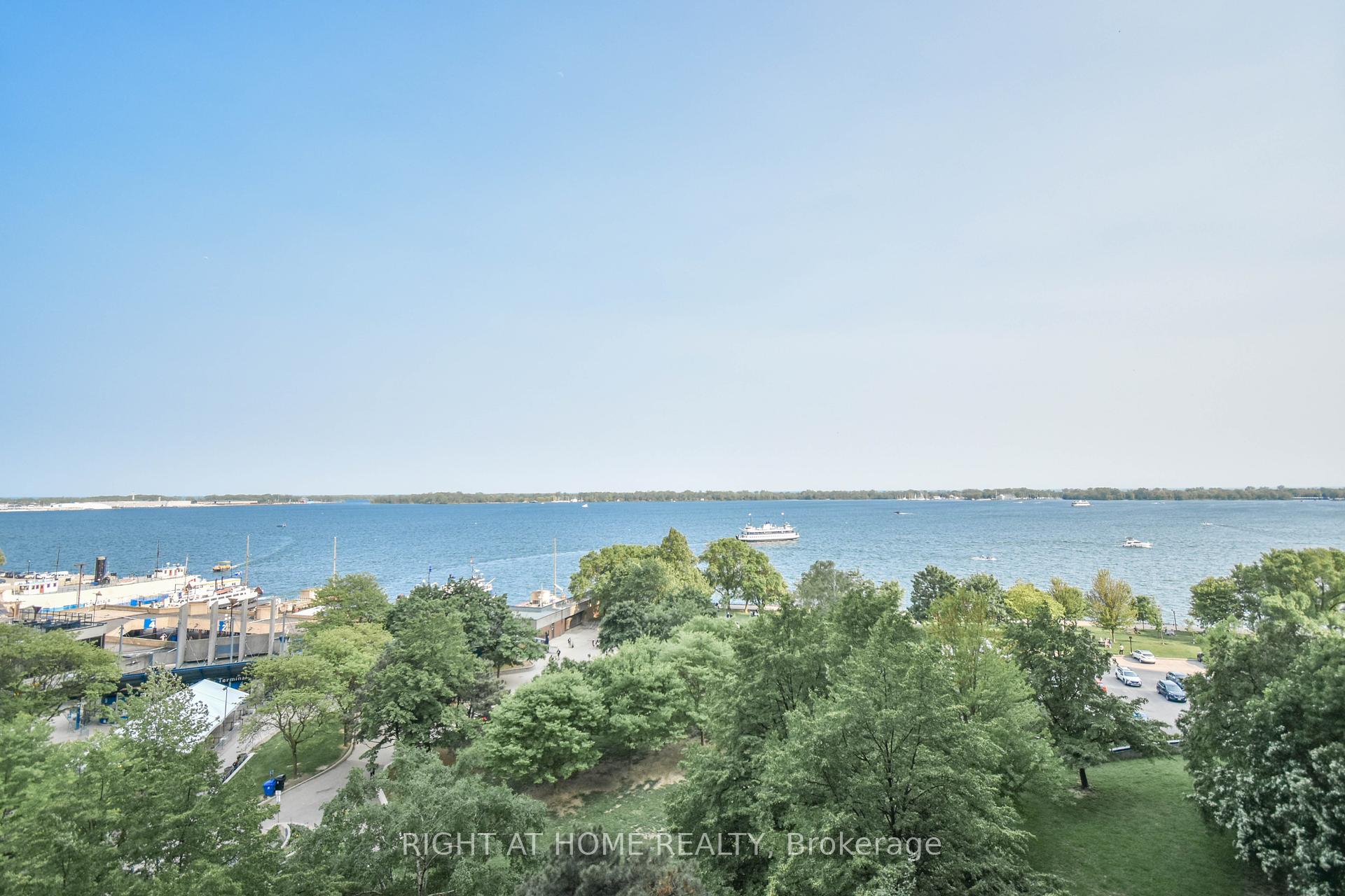 2 Bedrooms Condo at 33 Harbour, Toronto For sale