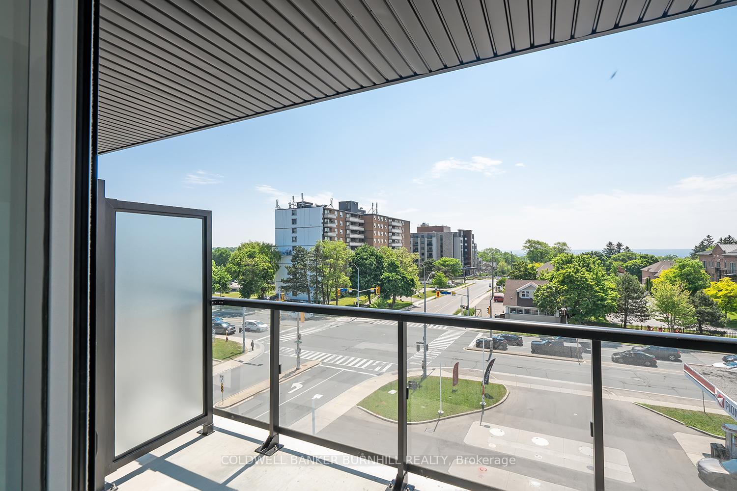2 Bedrooms Condo at 5 Hamilton, Hamilton For sale