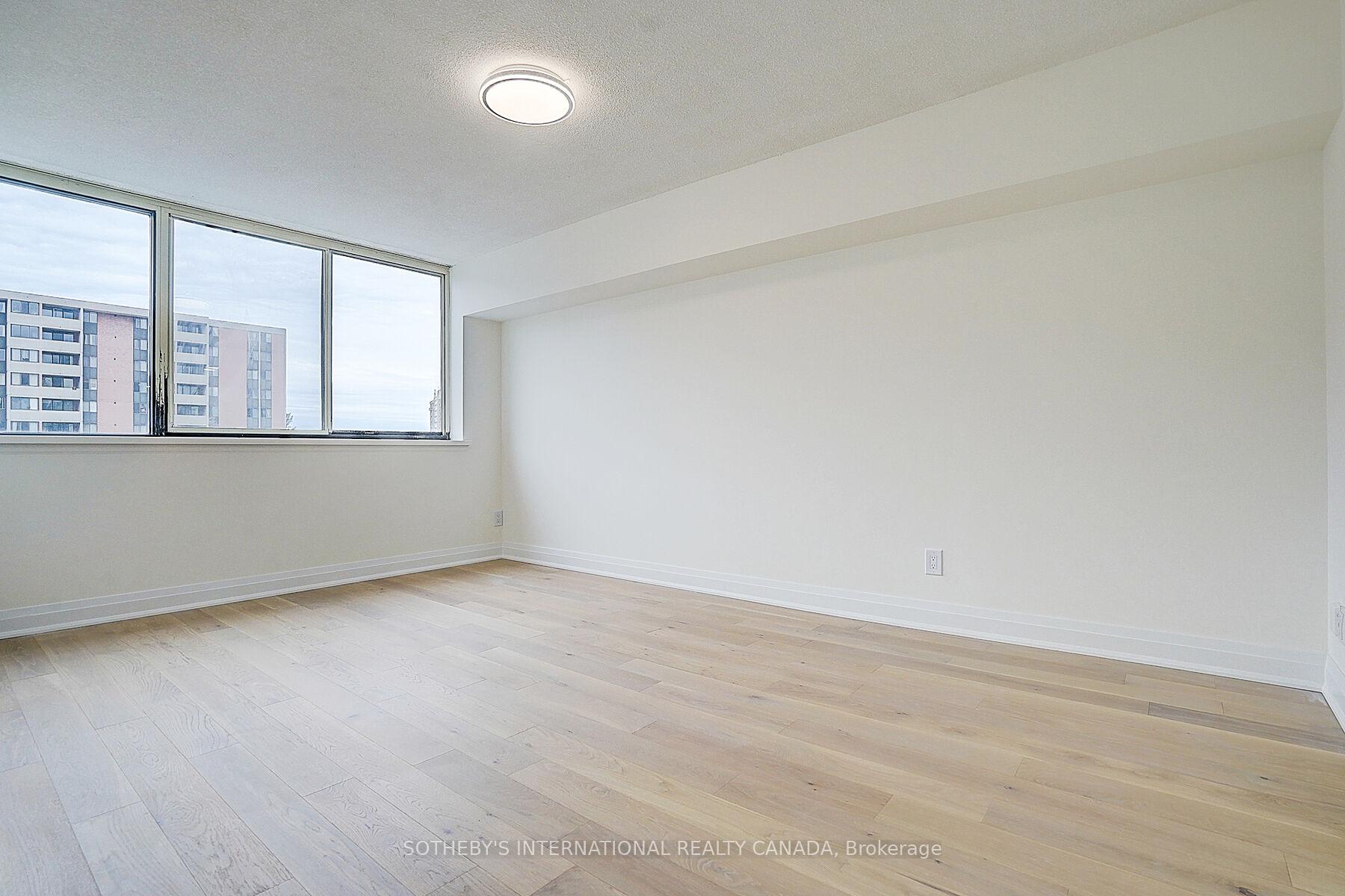 2 Bedrooms Condo at 1240 Marlborough, Oakville For sale