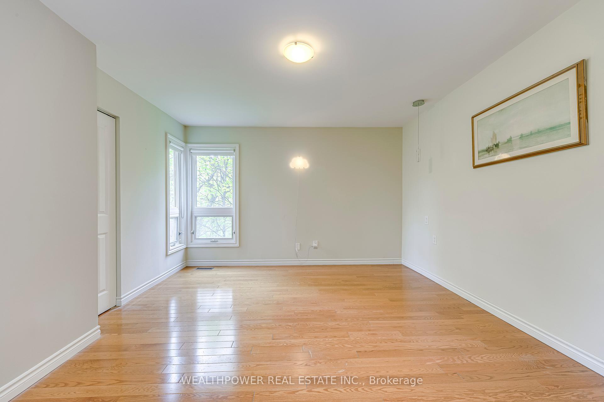 3 Bedrooms Condo at 1250 Marlborough, Oakville For sale