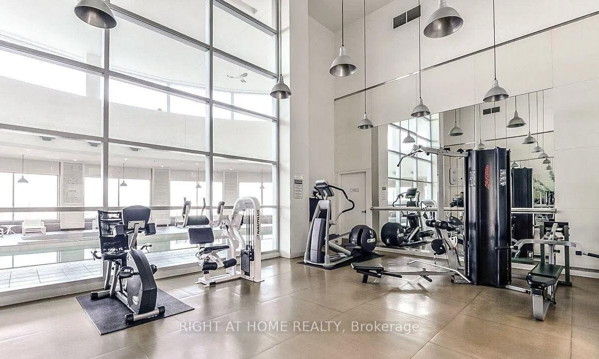 2 Bedrooms Condo at 38 Lee Centre, Toronto For sale