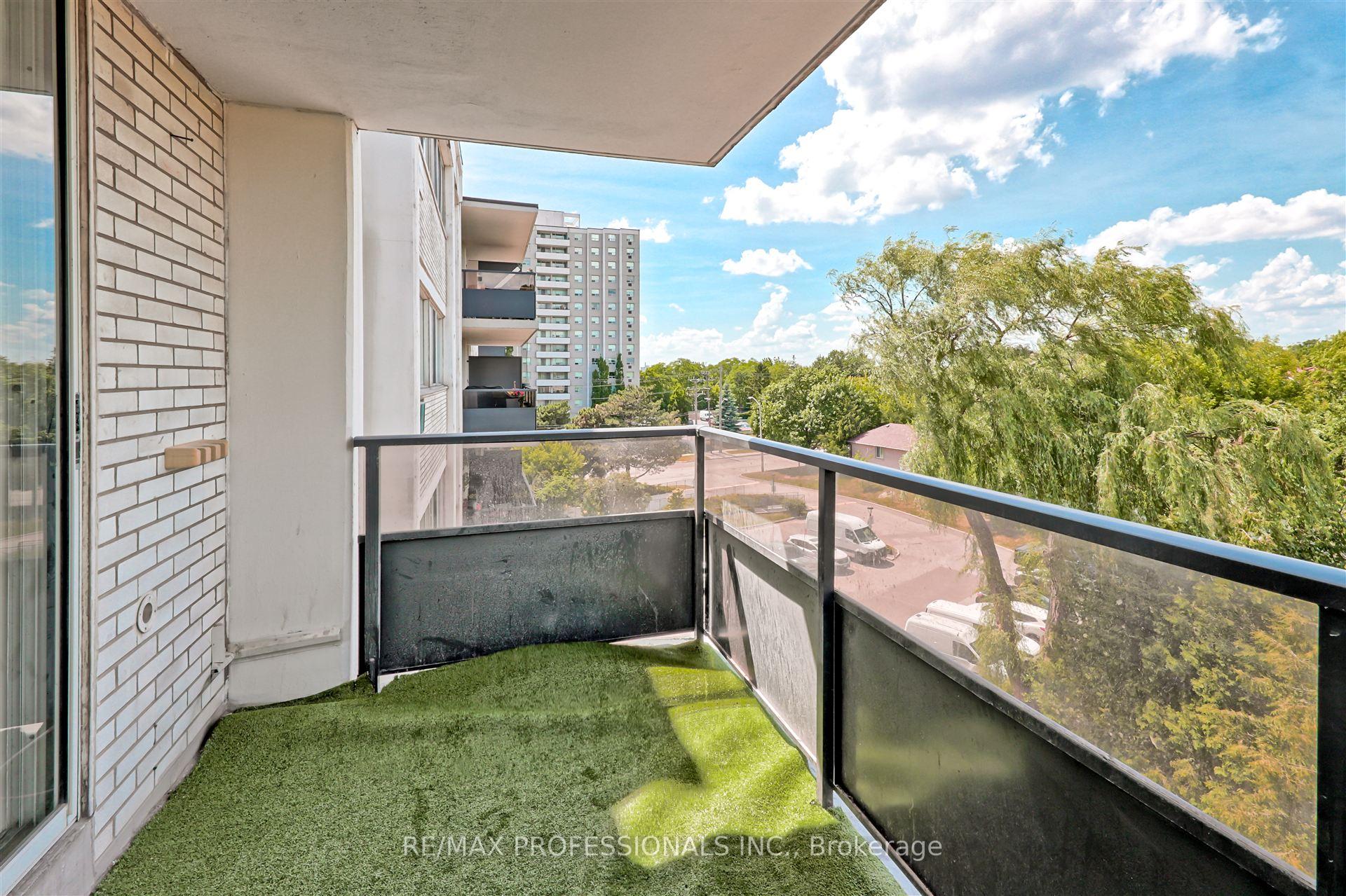 3 Bedrooms Condo at 11 Neilson, Toronto For sale