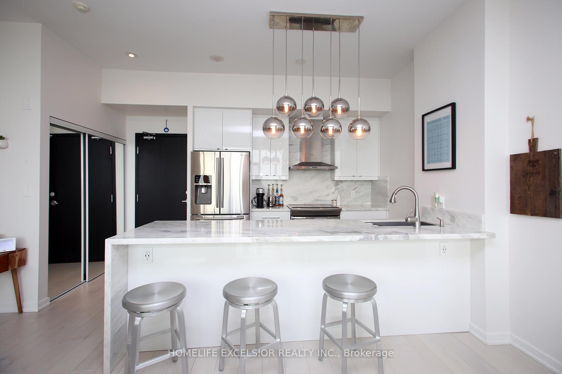 2 Bedrooms Condo at 70 Forest Manor, Toronto For sale