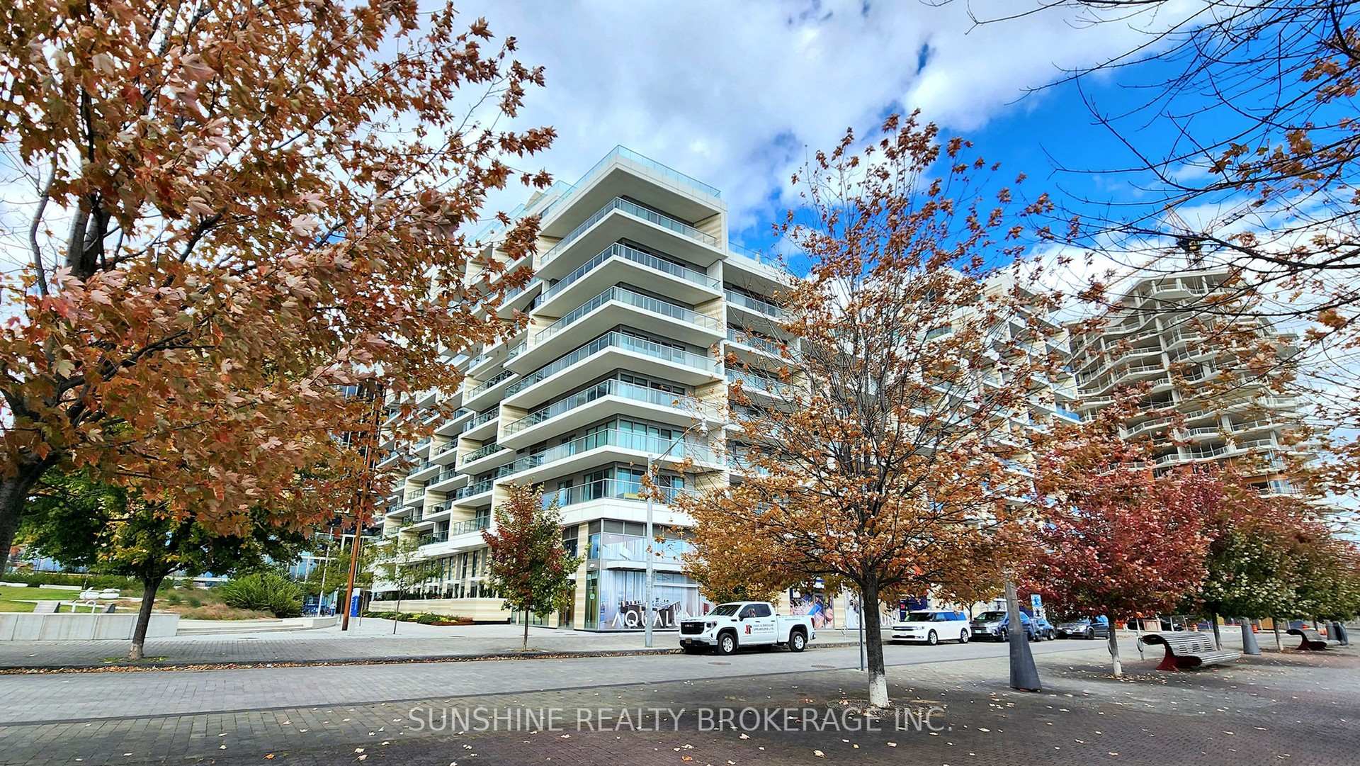 3 Bedrooms Condo at 118 Merchants’ Wharf, Toronto For sale