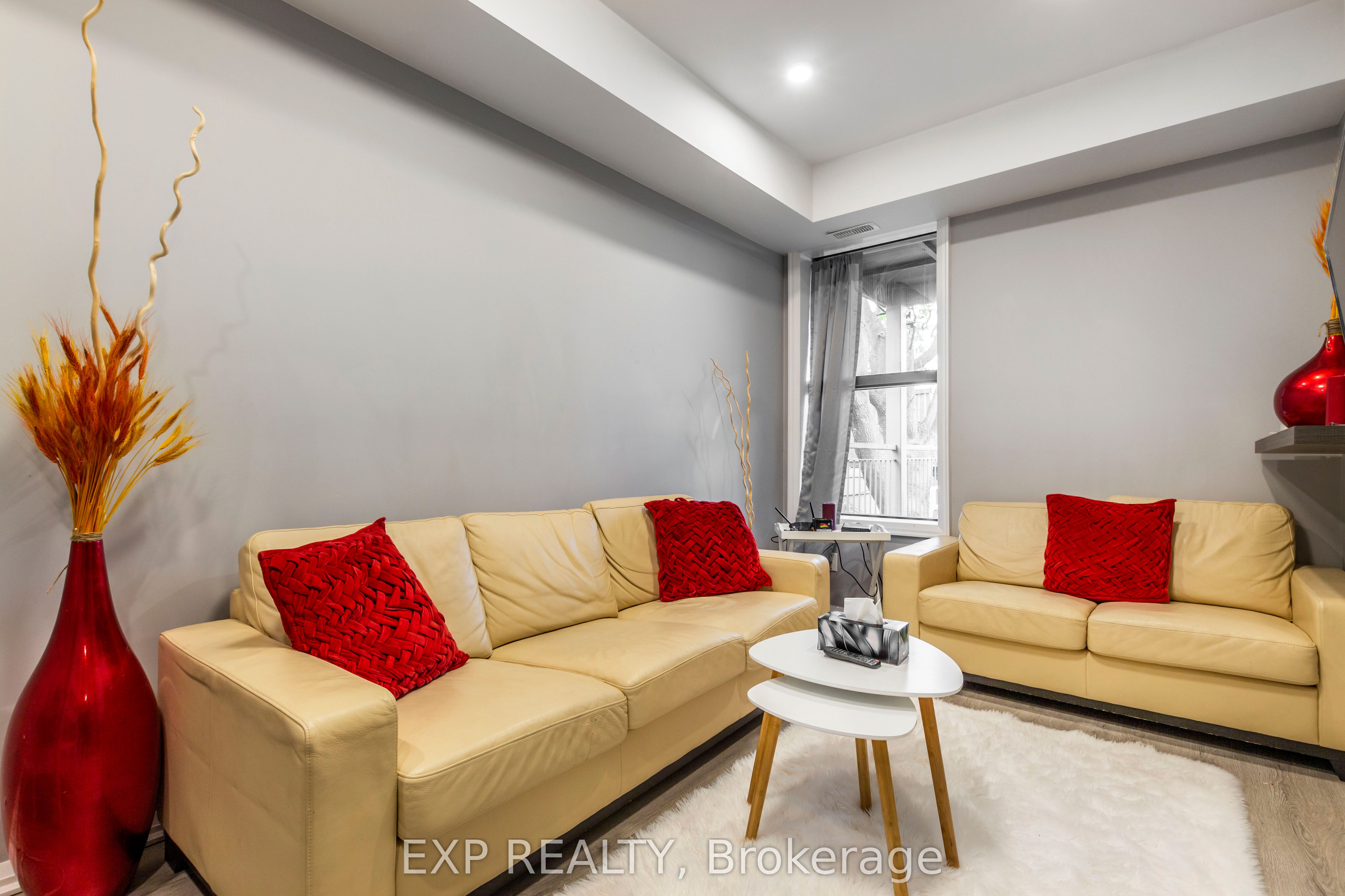 144 Wellington Street N, #2
